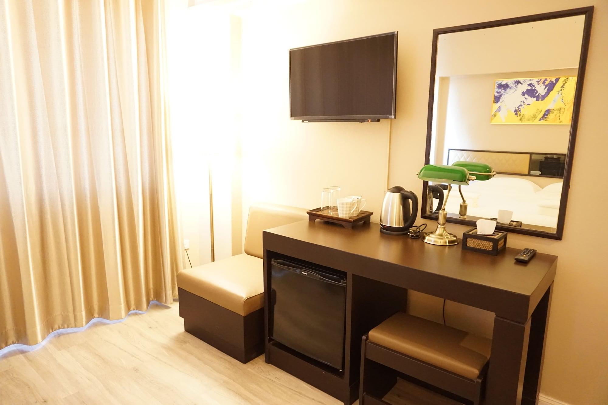 Taris Art Hotel Phrae Esterno foto