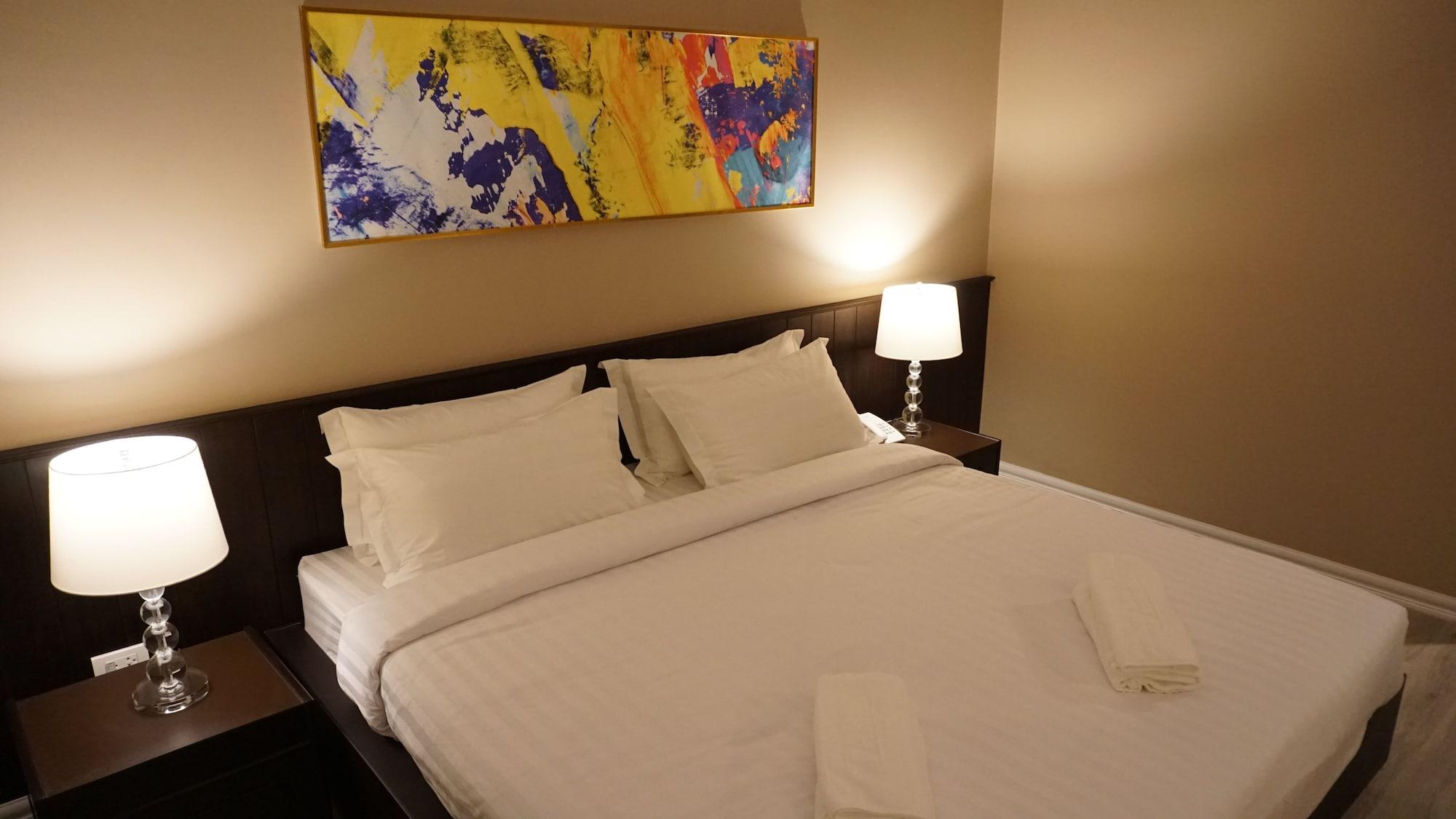 Taris Art Hotel Phrae Esterno foto