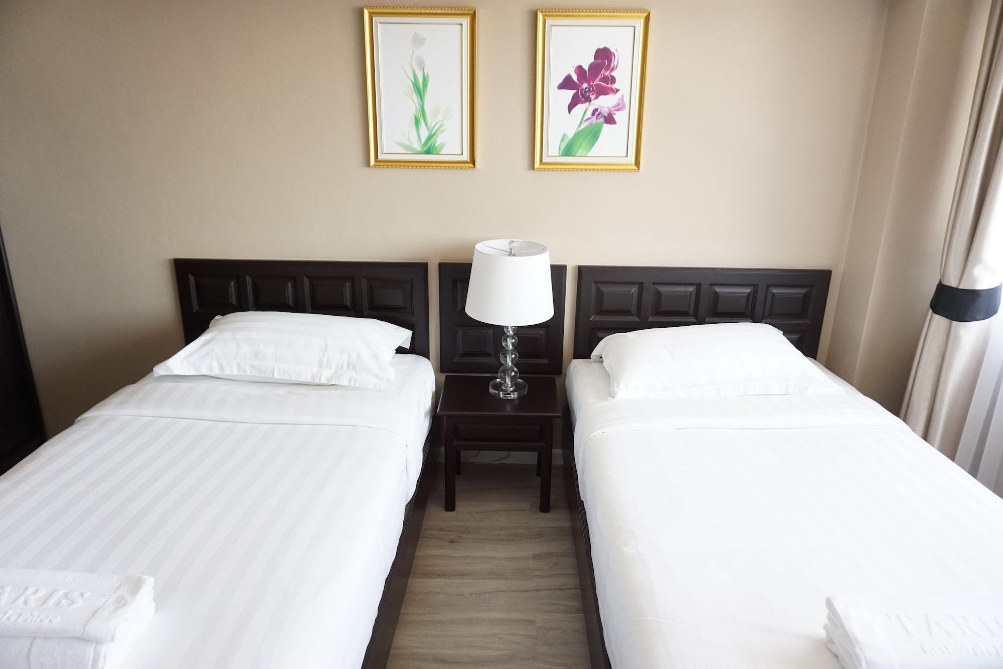 Taris Art Hotel Phrae Esterno foto
