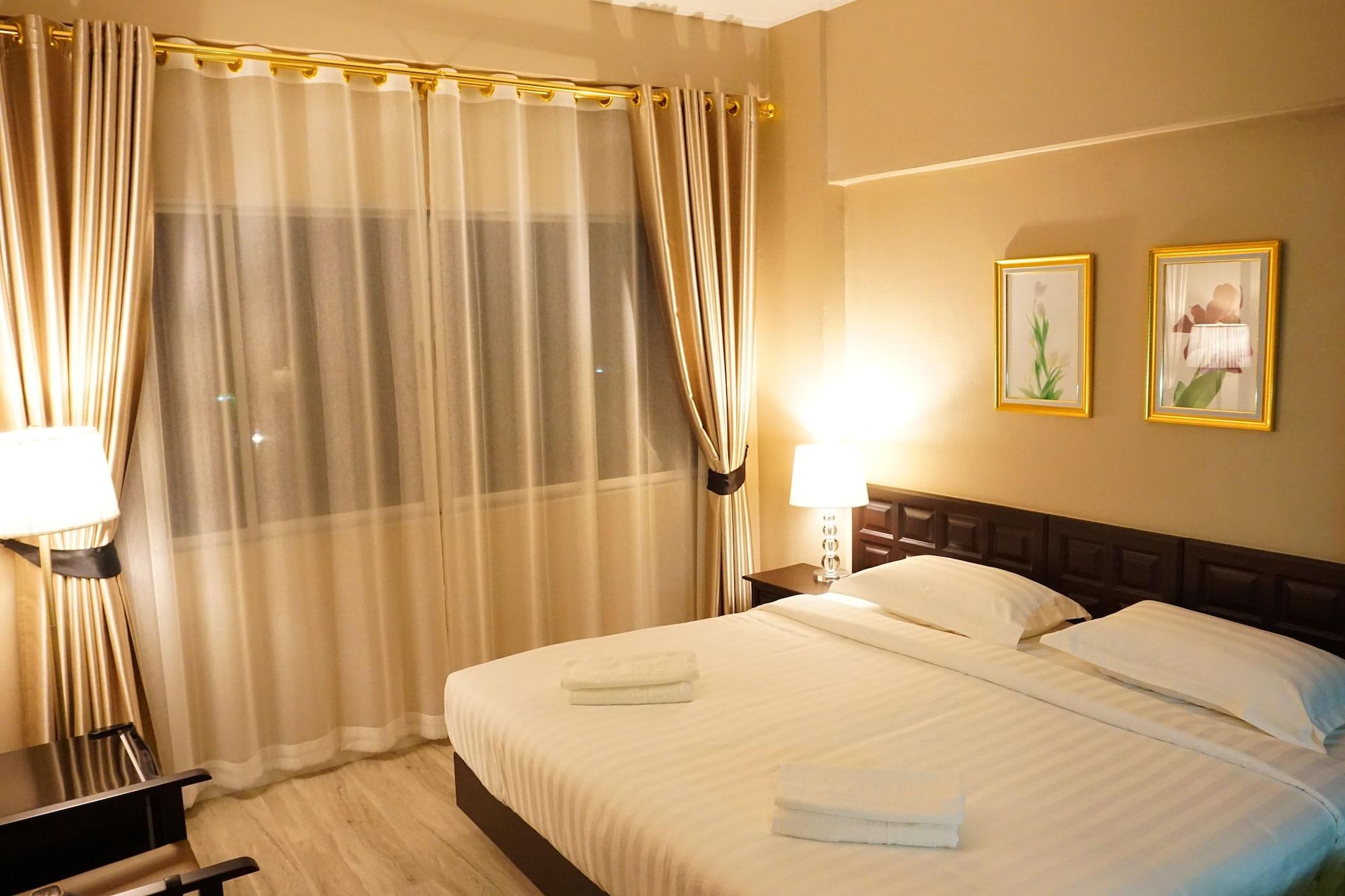 Taris Art Hotel Phrae Esterno foto