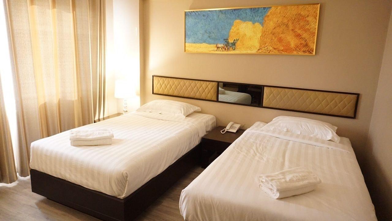 Taris Art Hotel Phrae Esterno foto