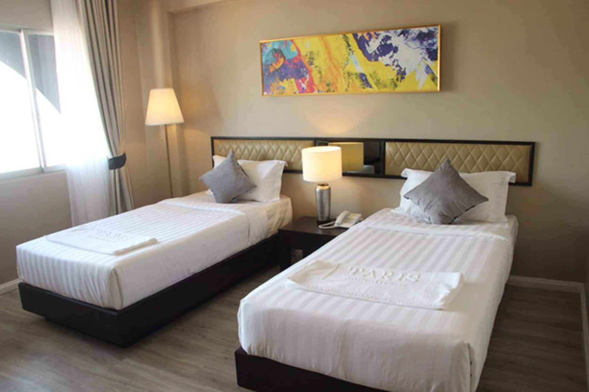 Taris Art Hotel Phrae Esterno foto