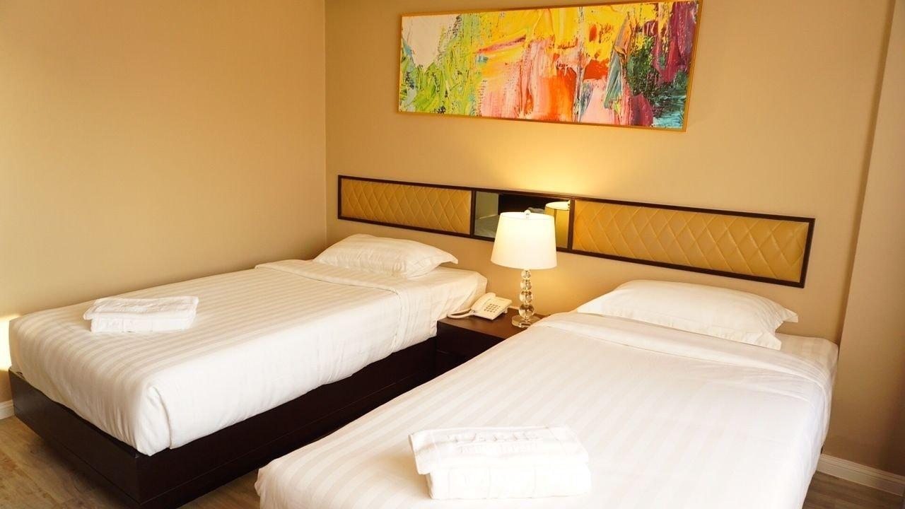 Taris Art Hotel Phrae Esterno foto