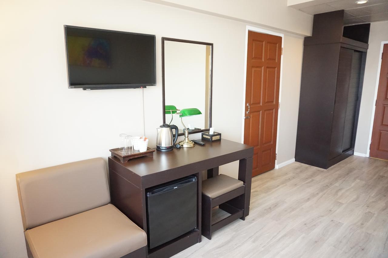 Taris Art Hotel Phrae Esterno foto