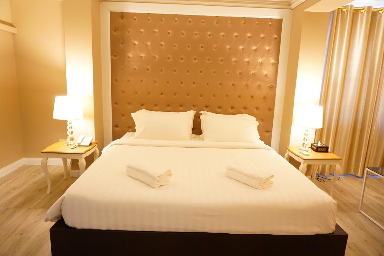 Taris Art Hotel Phrae Esterno foto