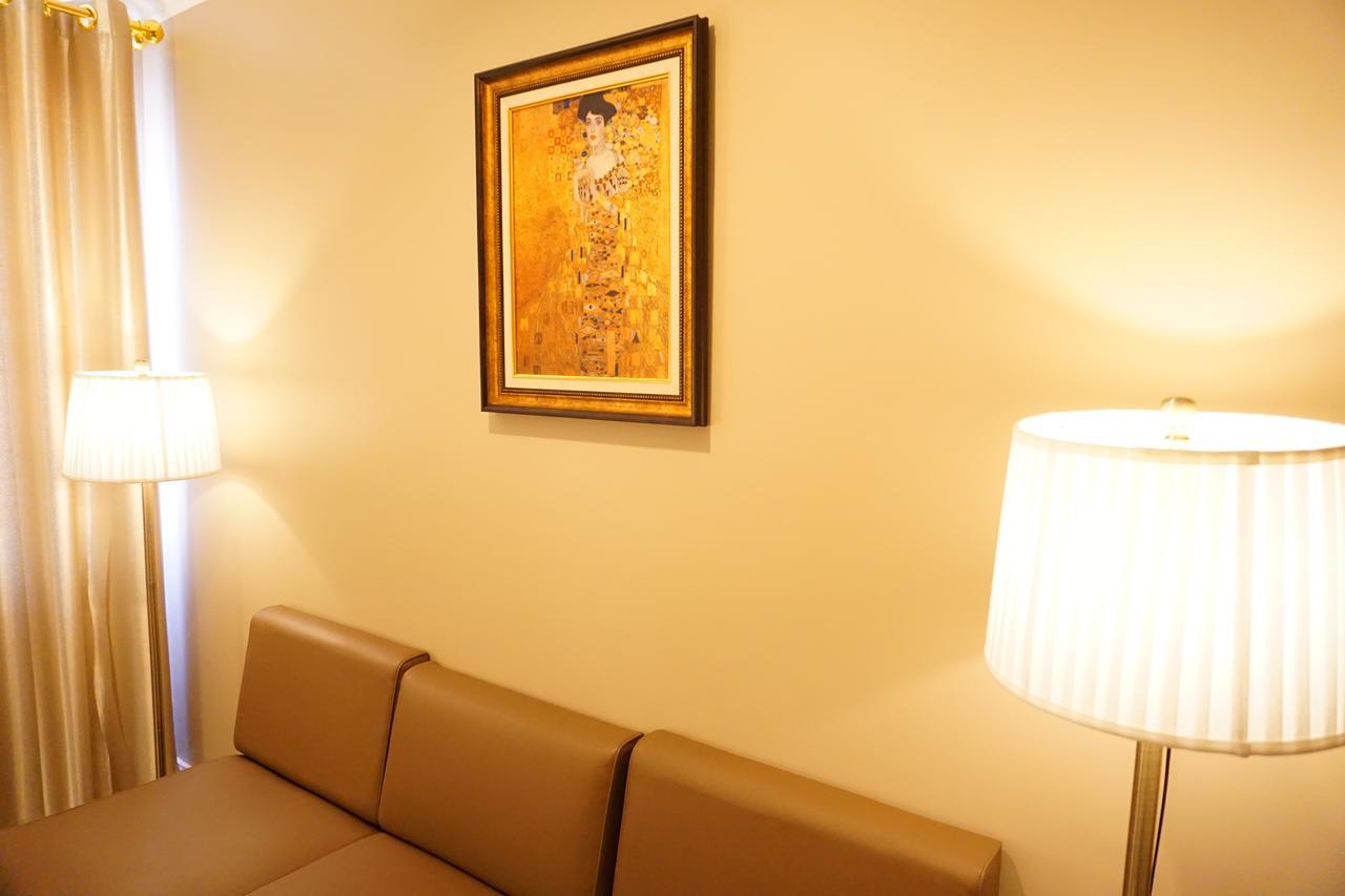 Taris Art Hotel Phrae Esterno foto