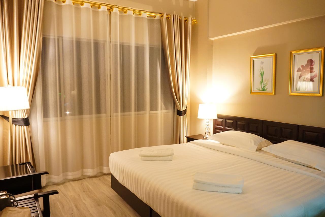 Taris Art Hotel Phrae Esterno foto