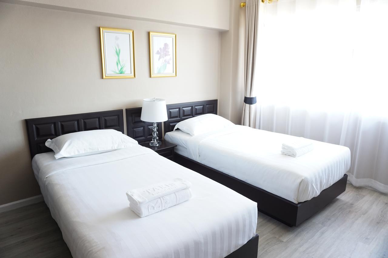 Taris Art Hotel Phrae Esterno foto