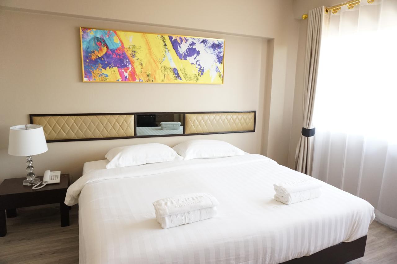 Taris Art Hotel Phrae Esterno foto