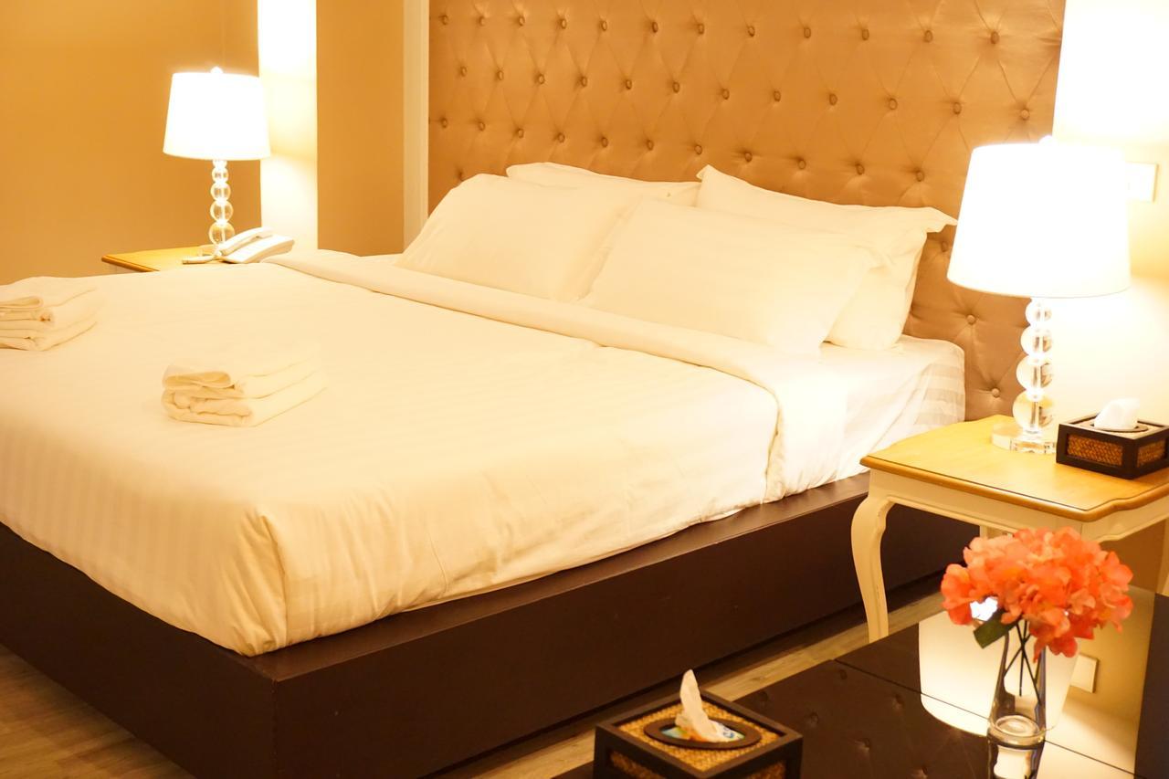 Taris Art Hotel Phrae Esterno foto