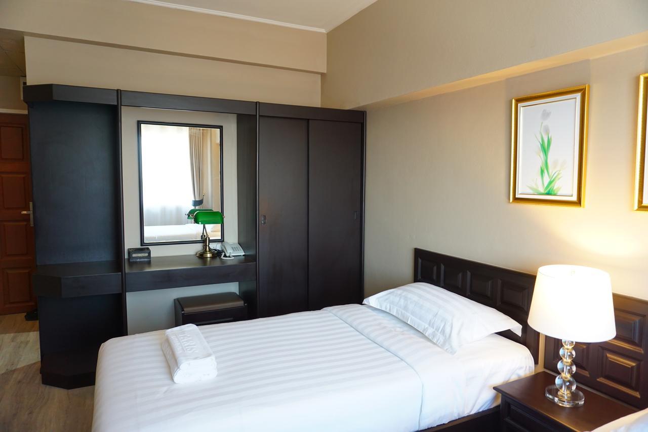 Taris Art Hotel Phrae Esterno foto