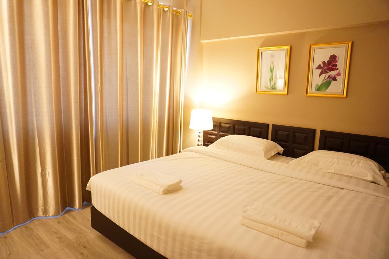 Taris Art Hotel Phrae Esterno foto