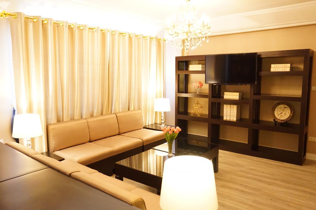 Taris Art Hotel Phrae Esterno foto