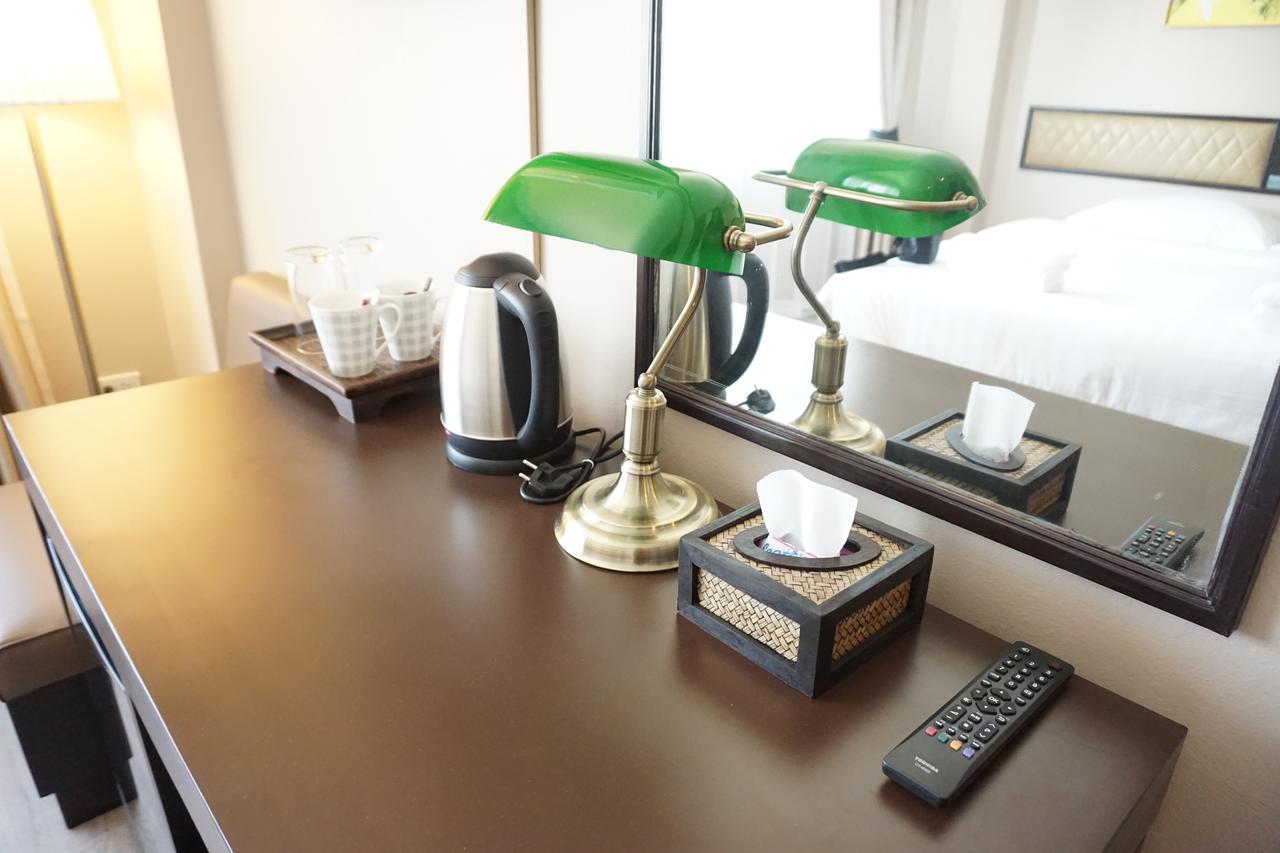Taris Art Hotel Phrae Esterno foto