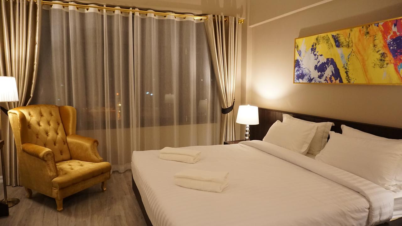 Taris Art Hotel Phrae Esterno foto