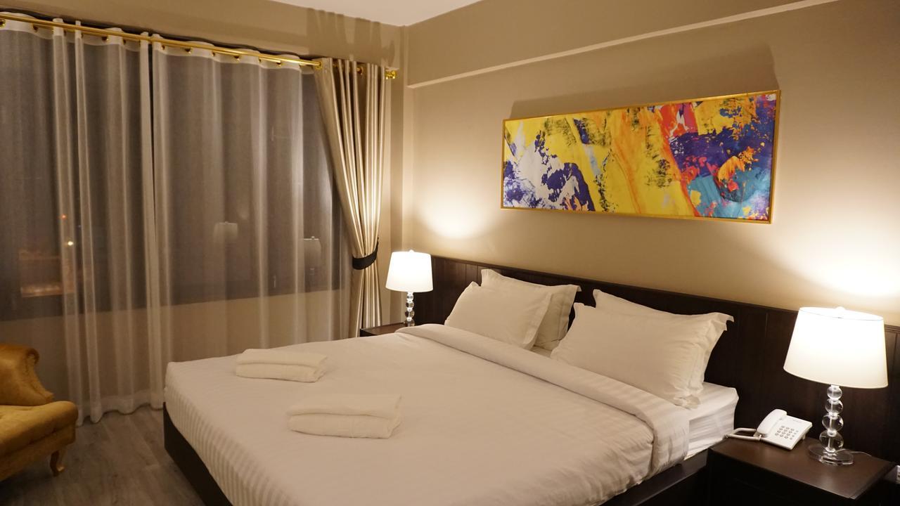Taris Art Hotel Phrae Esterno foto