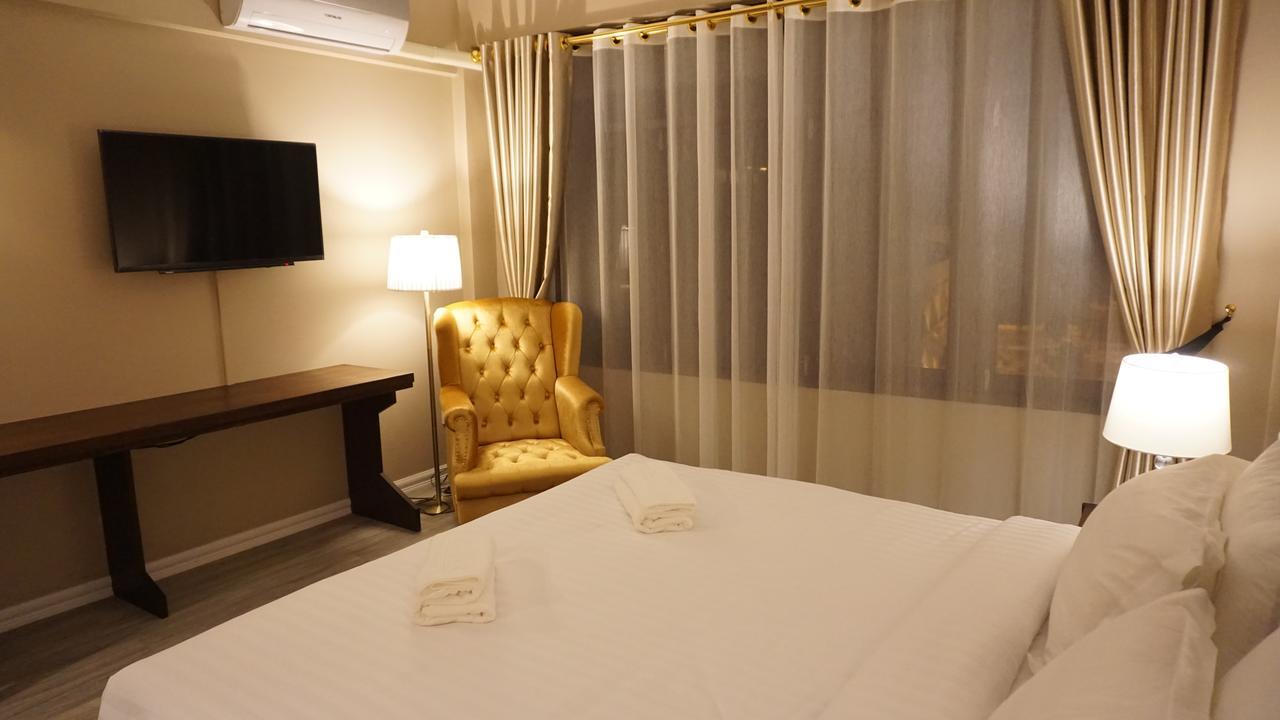 Taris Art Hotel Phrae Esterno foto