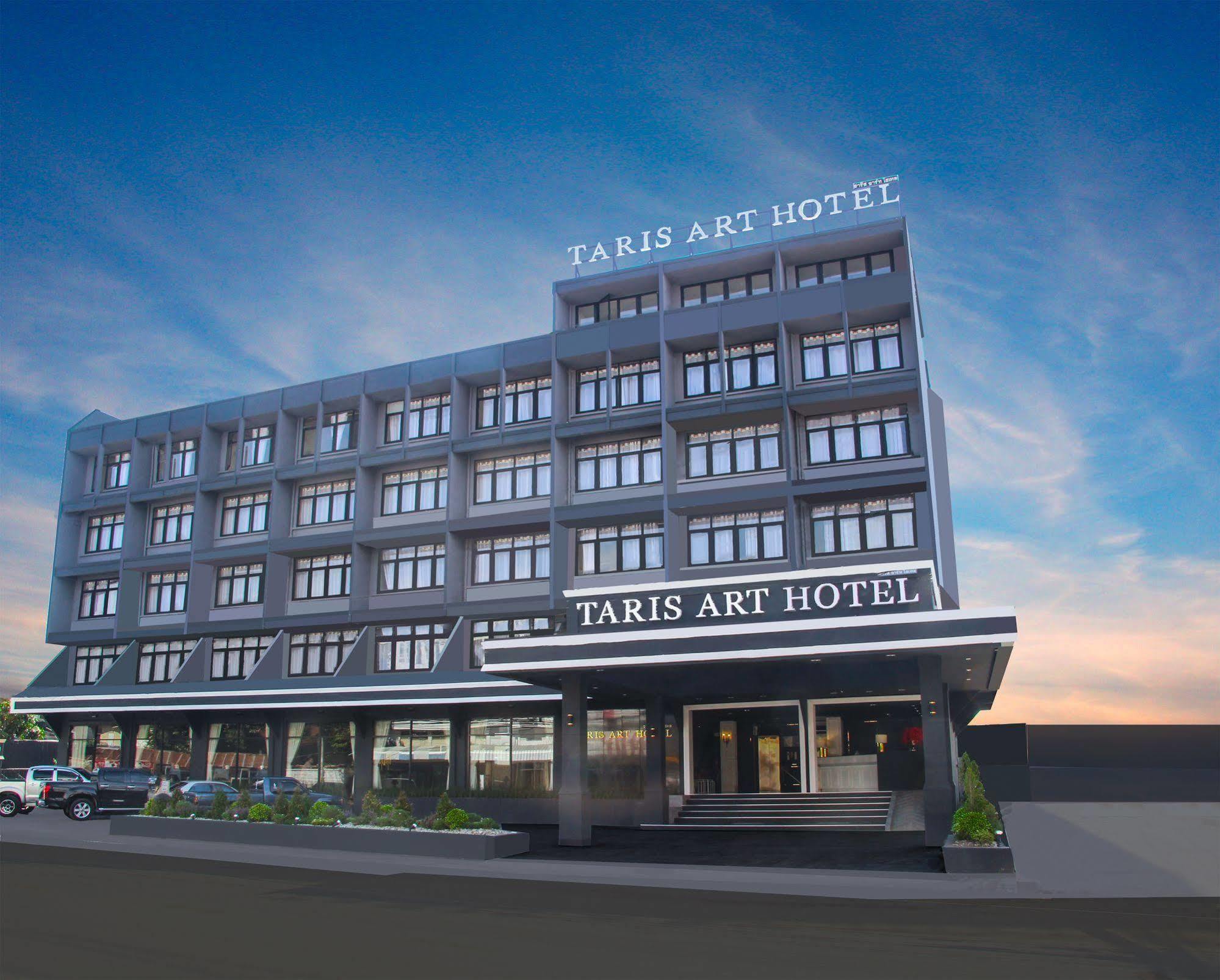 Taris Art Hotel Phrae Esterno foto